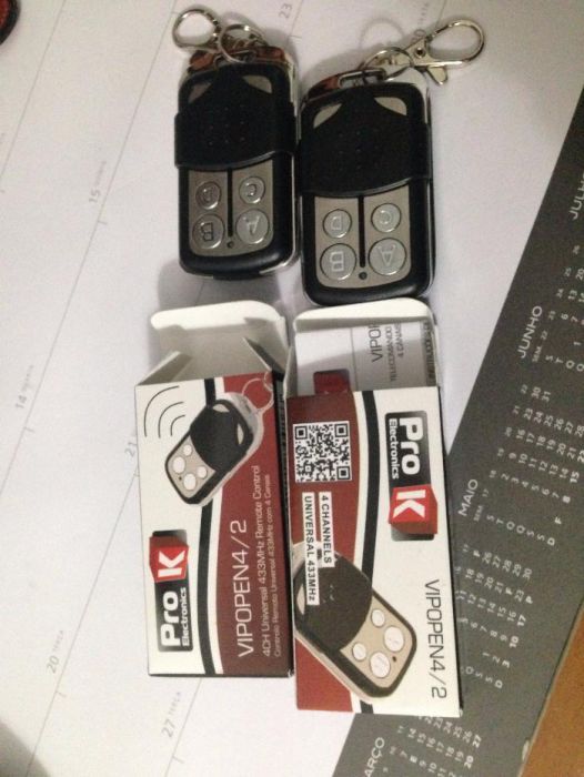 4-Channel Door/Gate Remote Controls, Suitable for 2 Doors/Gates64750959021569122