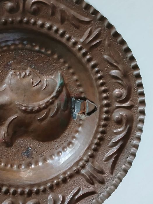 Prato decorativo em bronze
