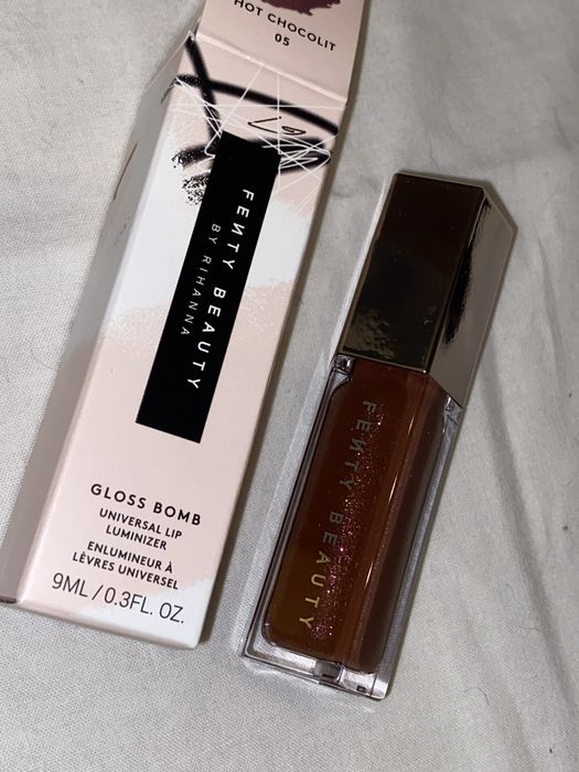Fenty Beauty gloss bomb universal lip luminizer hot chocolit Fenty