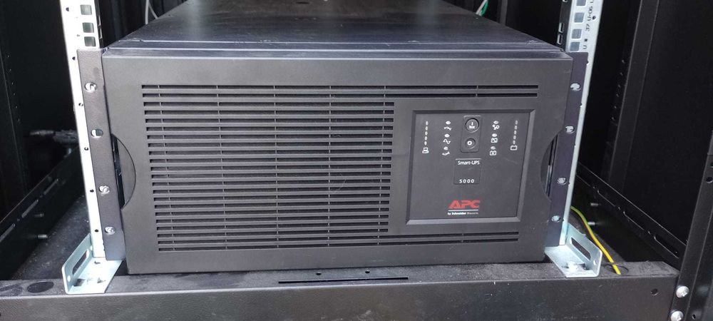Szafa serwerowa 19" 42U 800x1000 DIGITUS + UPS APC Smart-UPS 5000