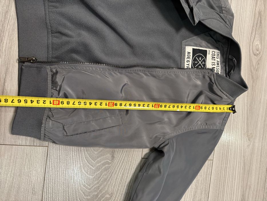 Бомпер, куртка, вітровка фірмова