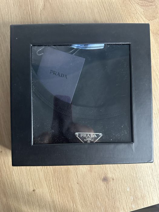 Резинка Chanel, Miu miu , майка Prada, годинник