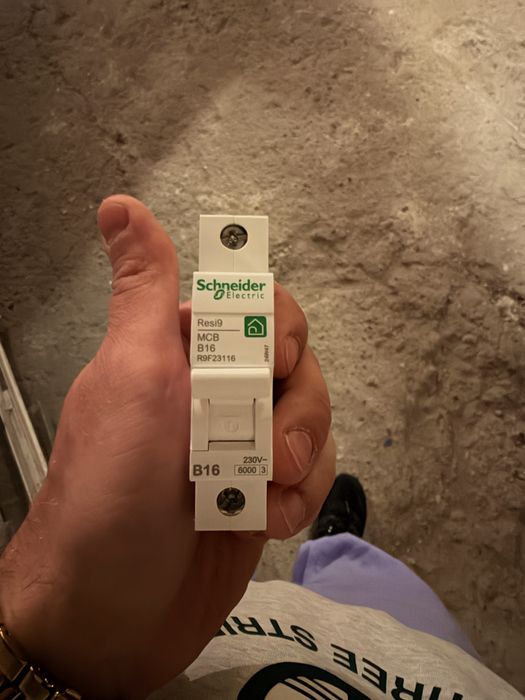 Bezpiecznik Schneider b16 (8szt.)