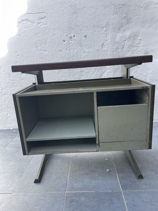 Armário- Daciano da Costa / Longra