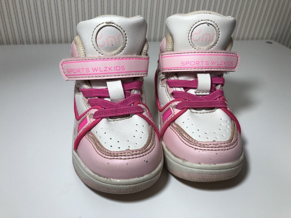 Дитячі кросівки