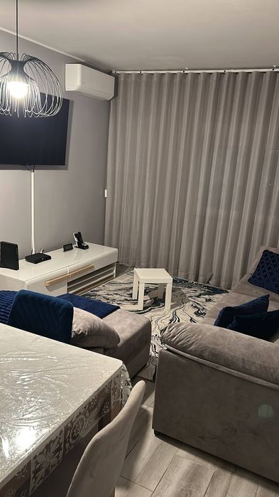 Sofá cinza claro de 3 lugares extensivos