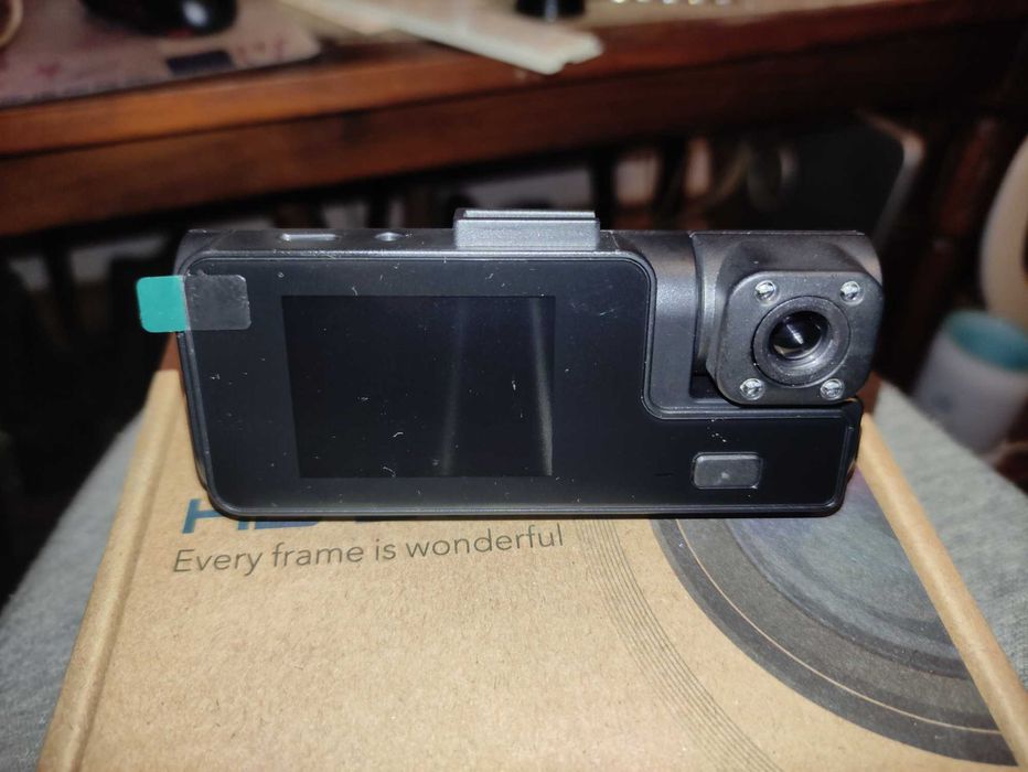 Видео регистратор 2 камеры
дорога и салон или 1 камера на дорогу новый