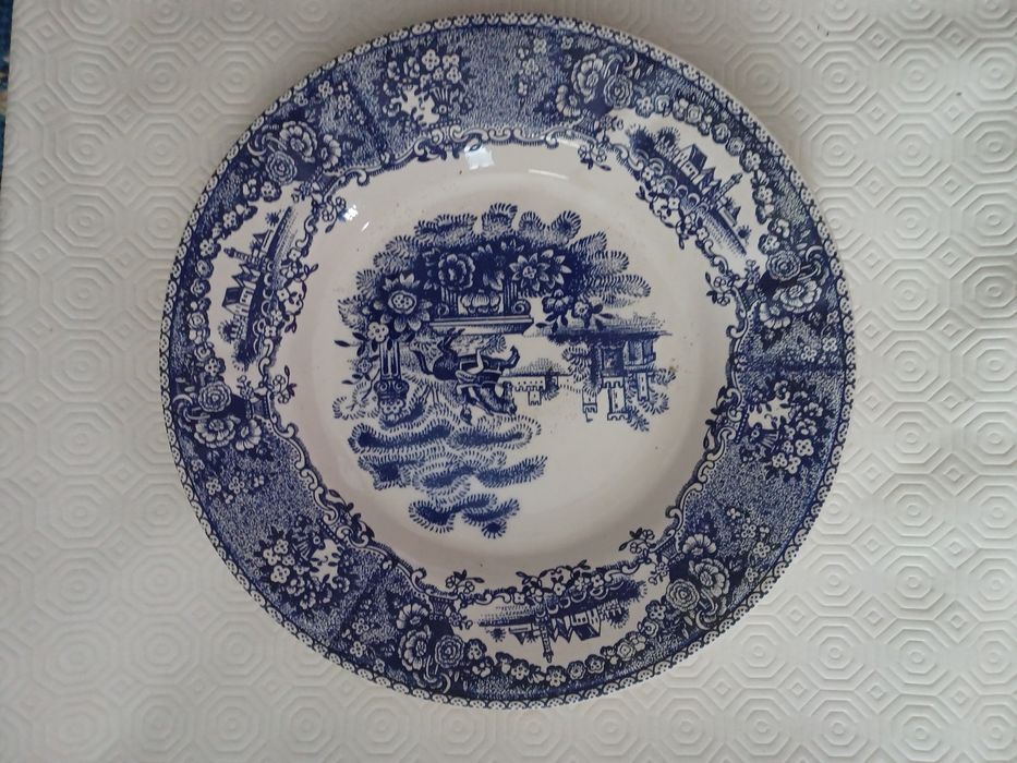 Pratos fundos de 23cm de diâmetro