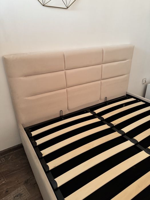 Łóżko 140x200 z pojemnikiem tapicerowane beżowe