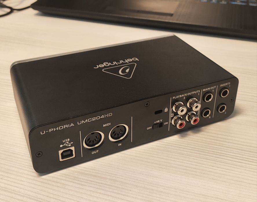 Behringer UMC204HD аудіоінтерфейс