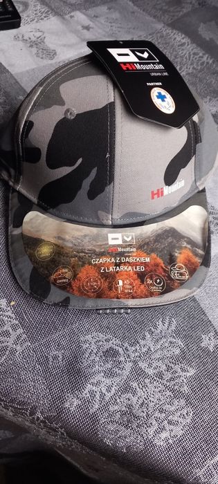 Czapka z daszkiem Hi Moutain z latarką