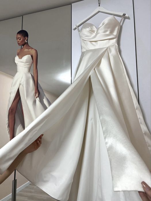 Весільня сукня arina galagan сатинова атласна айворі кремова з шлейфом