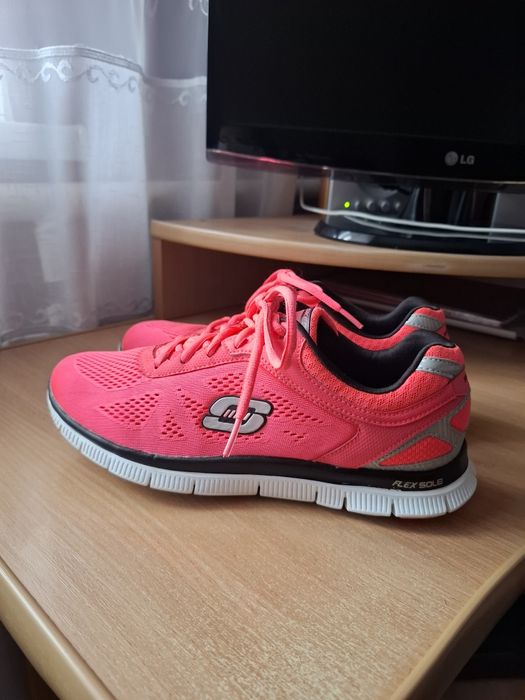 Кроссовки"Skechers" 39 размер