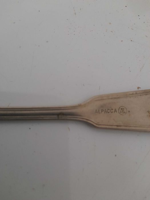 Três colheres de alpaca.