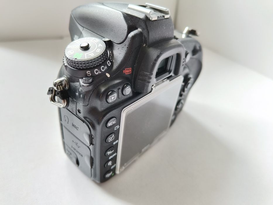 Nikon D600 plus grip pixel