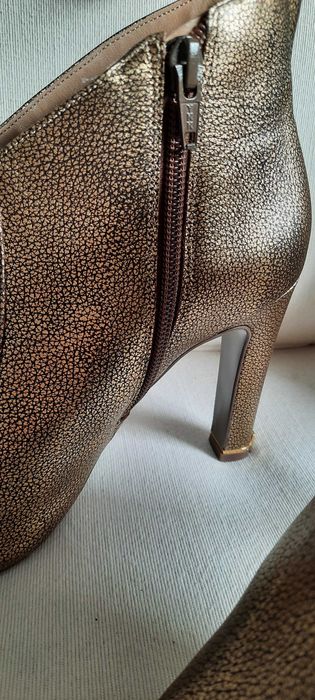 Sandálias Bamburi Novas e Botins Lança perfume