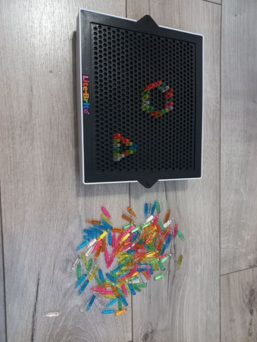 Електронна мозаїка від Hasbro на батарейках