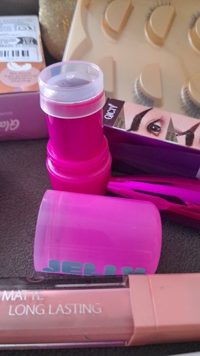 Набор аксесуарів і косметики