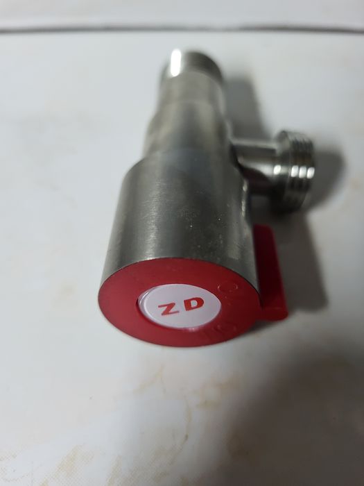 Zawór 1/2 na 1/2 na ciepłą wodę