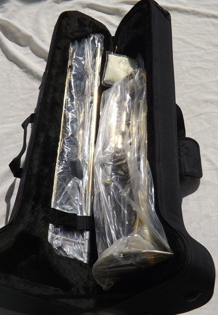 Trombone de pistões dourado em Bb