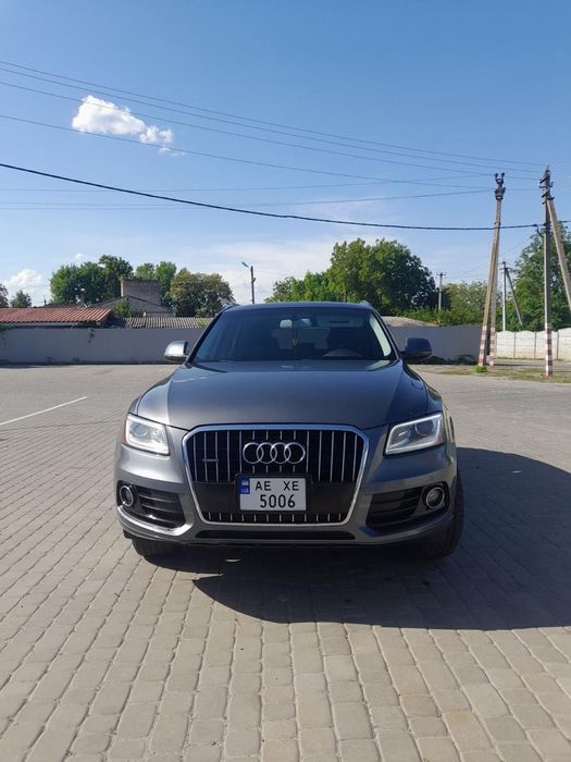 Aвтомобіль Ауді Q5