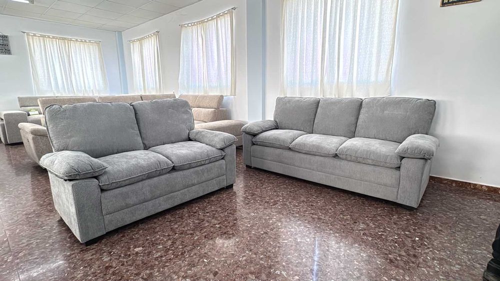 Sofa 3 + 2 Novo Levamos a sua casa Envio gratis