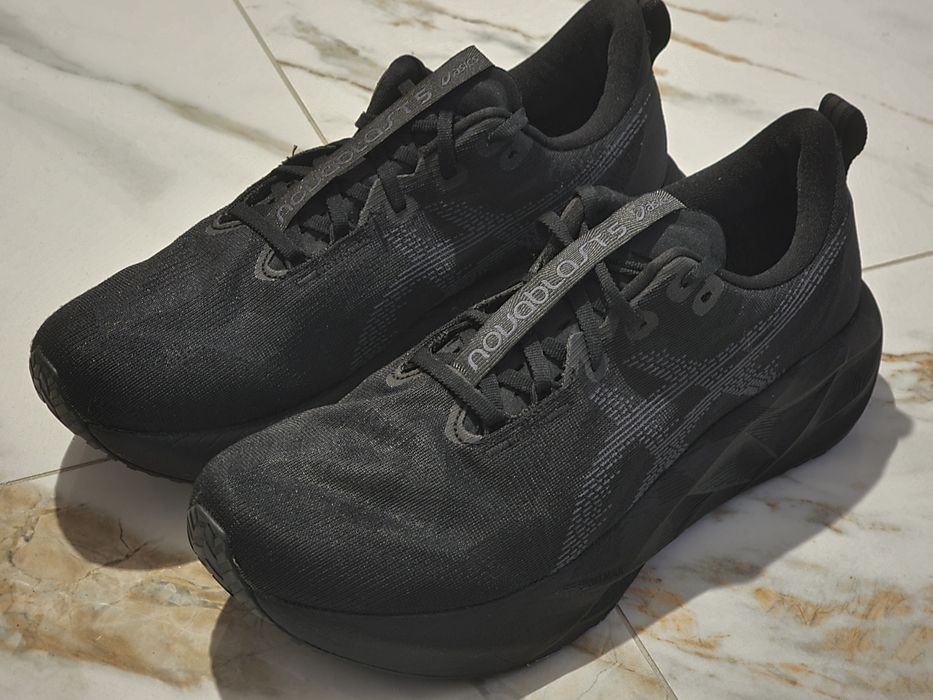 Оригінал 100% чоловічі кросівки asics novablast 5  eur 45