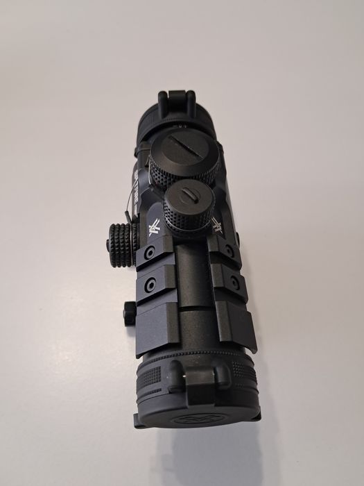 Приціл призматичний