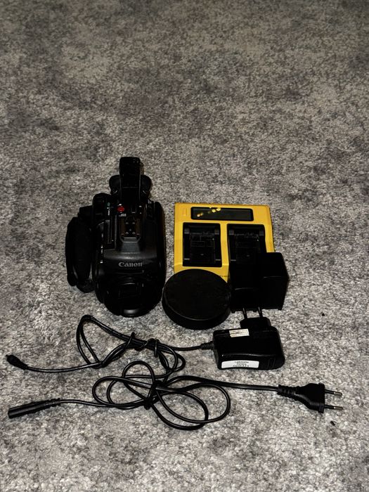 Canon XA30 + Fisheye Realm 43mm + Adapter + 3 Baterie