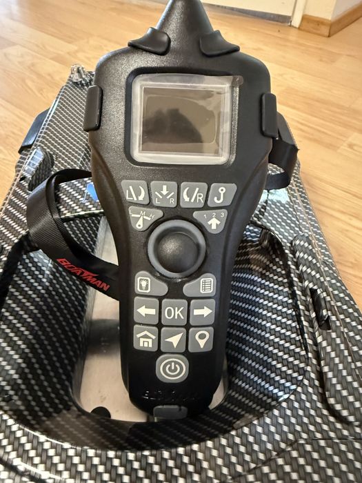 Łódka zanętowa Boatman VULCAN GPS CARBON