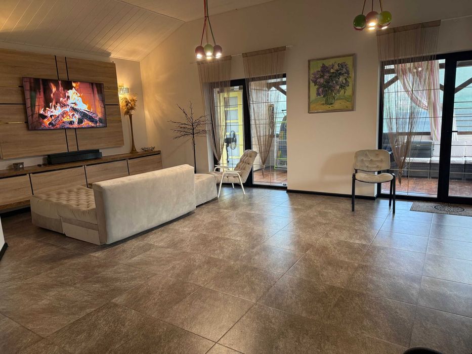 Нові Петрівці. КМ "Балатон" . Будинок з меблями та ремонтом.