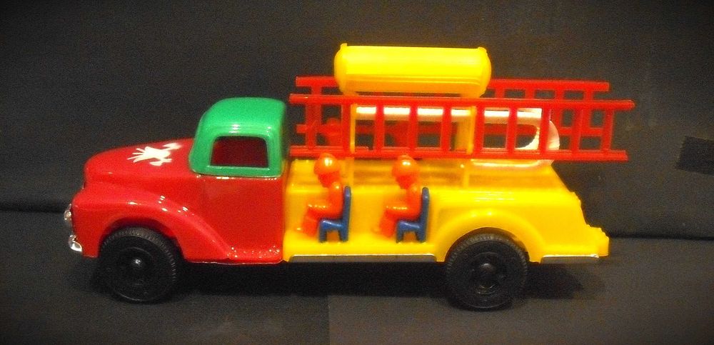 Carro de bombeiros antigo da PEPE