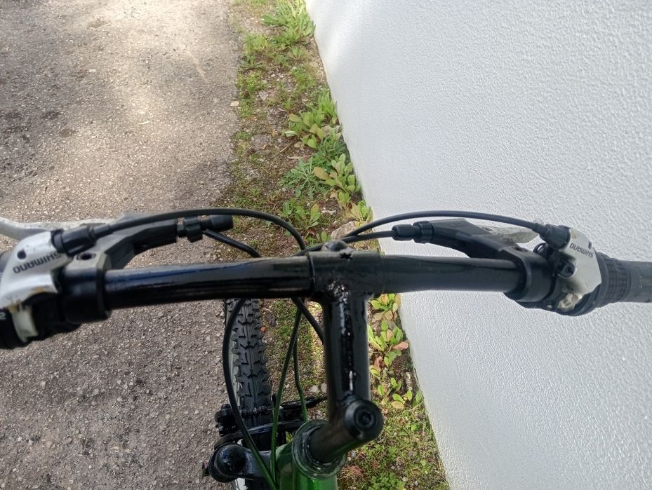 Bicicleta verde brilhante