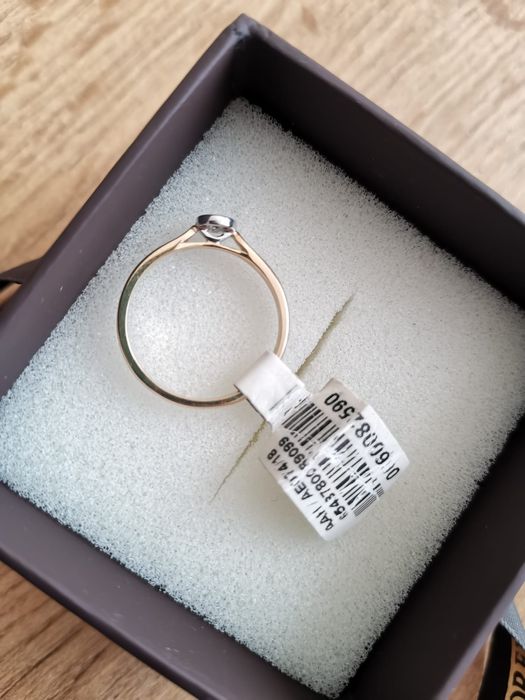 Pierścionek zaręczynowy złoty