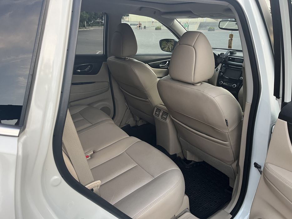 NISSAN ROGUE в максимальній комплектаціі