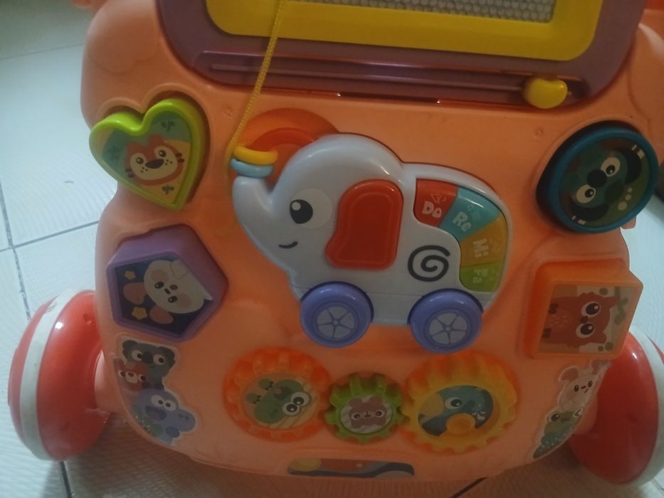 Andador para iniviar andar bébé