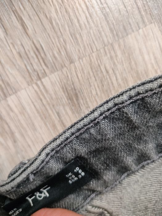 Szare krótkie spodenki dżinsowe M