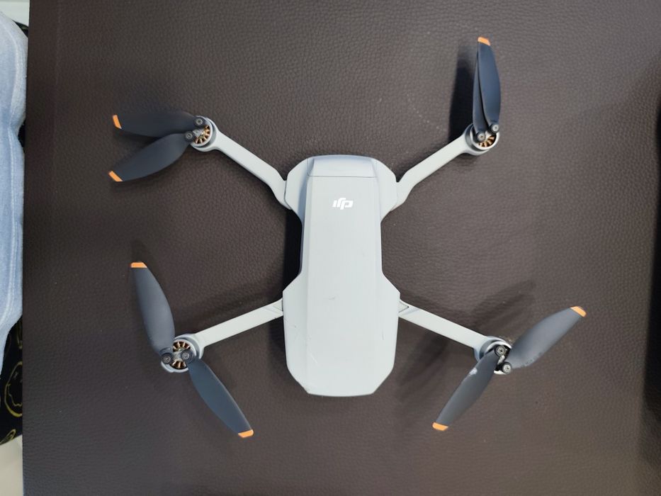 DJI Mini 2 Fly More Combo – (avaria 5G)
Vendo DJI Mini 2 Fly More C