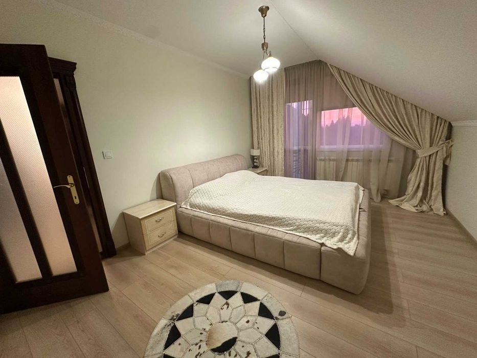 Продається сучасний 1,5-рівневий будинок у с. Барвінок