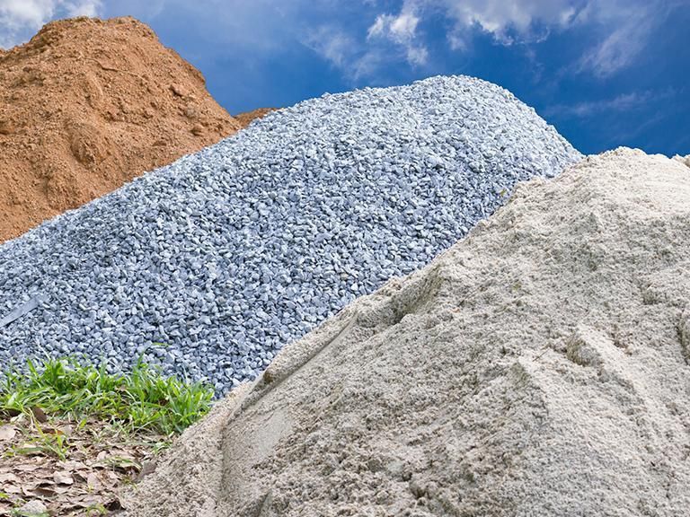 Kruszywo drogowe  piasek drenaz otacza transportk