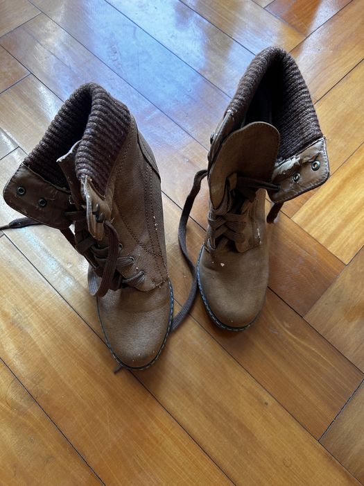 Venda de botas Clarisse, tamanho 37 castanhas