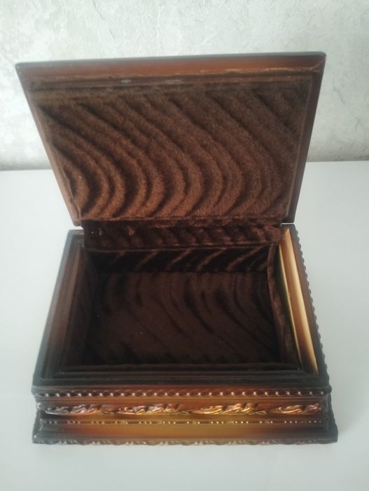 Продам шкатулку .