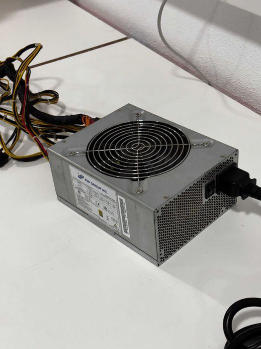 Fonte de Alimentação FSP 1200W Gold 80 Plus Modular (FSP1200-50AAG)