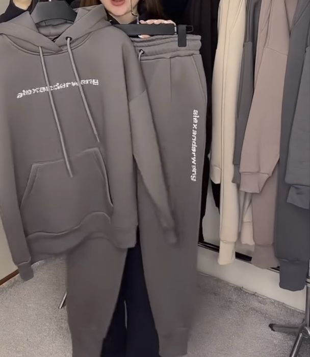 Жіночій зимовий костюм