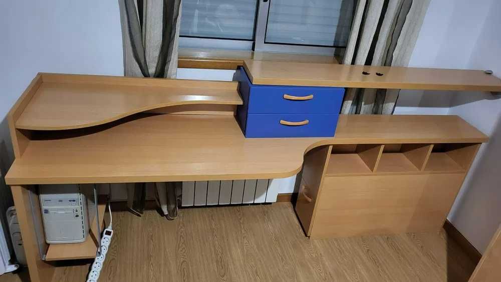 Secretária de quarto jovem