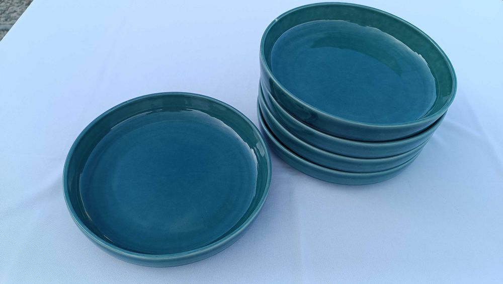 Travessa/Prato em cerâmica verde vidrada