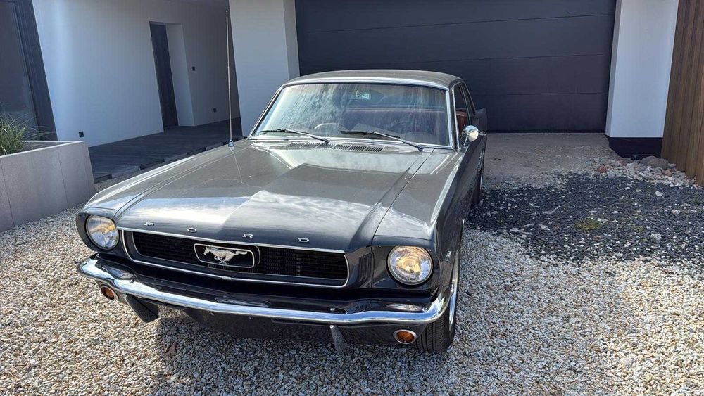 Ford Mustang  V8