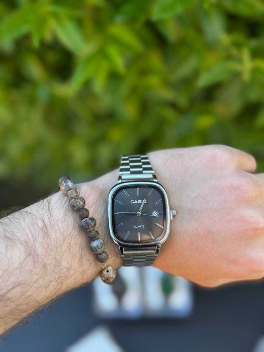 Годинник Casio , квадратний циферблат