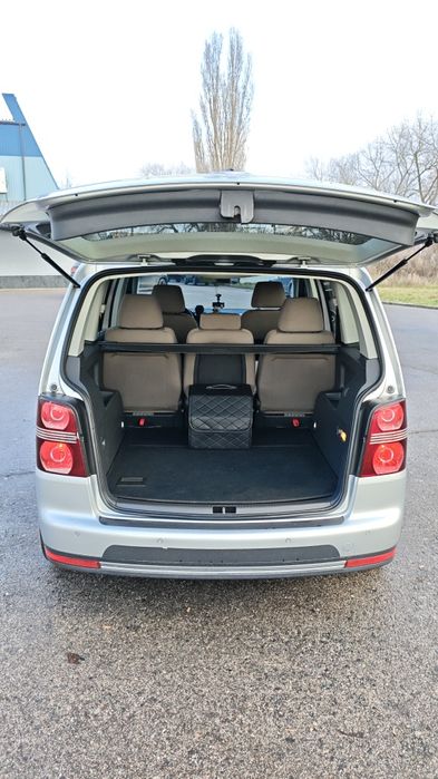 Фольксваген тоуран.