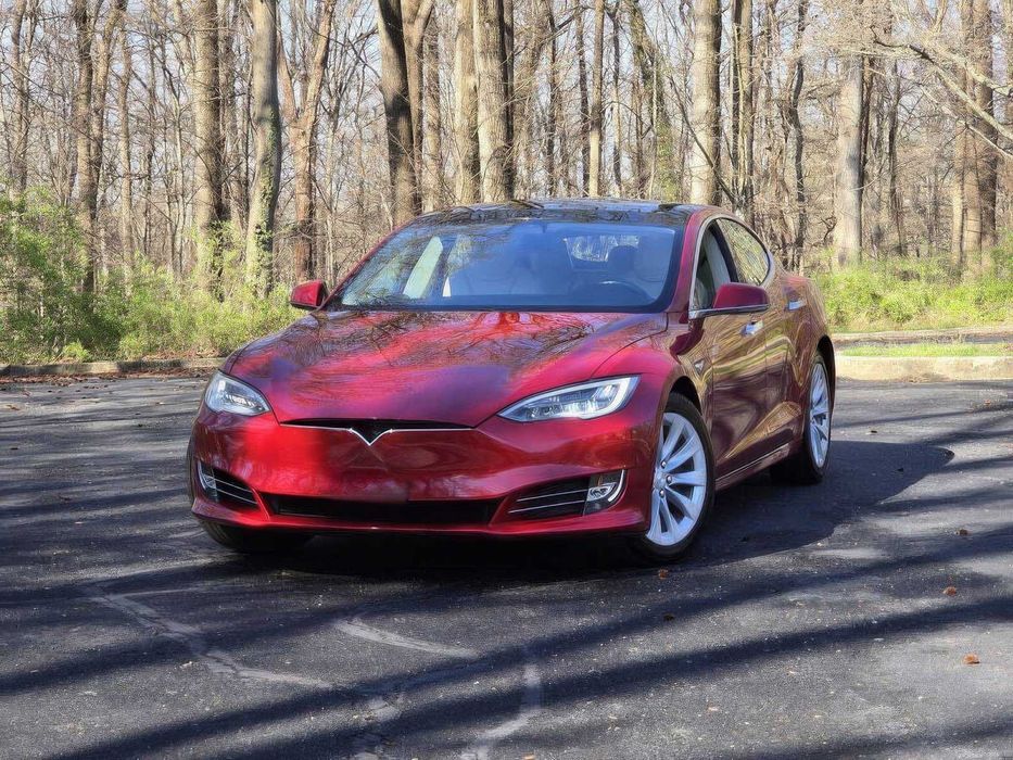 Tesla Model S      2018